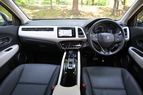 Spacious and user-friendly interior space inherited from the Fit (1)