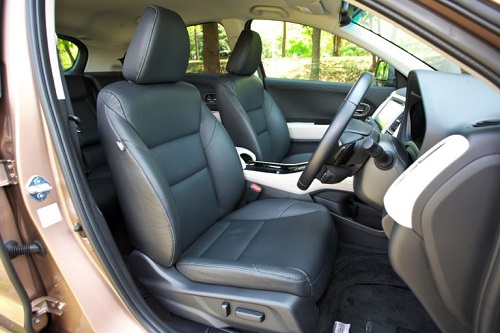 Spacious and easy-to-use interior space inherited from the Fit ②