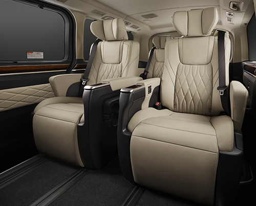 Large interior space, 4-row seats are also available in the lineup 2