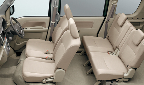 Spacious and versatile seat arrangement, expandable interior 2