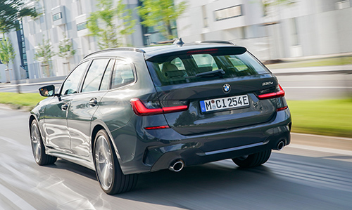 4th place “BMW 3 Series Touring” boasts driving performance that is as good as a sedan 2