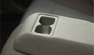 Rear armrest (with cup holder)