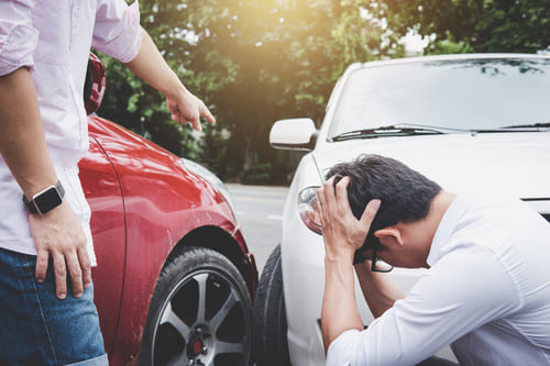 車のサブスクでの事故時の対応は、通常の事故時と基本的に同じ