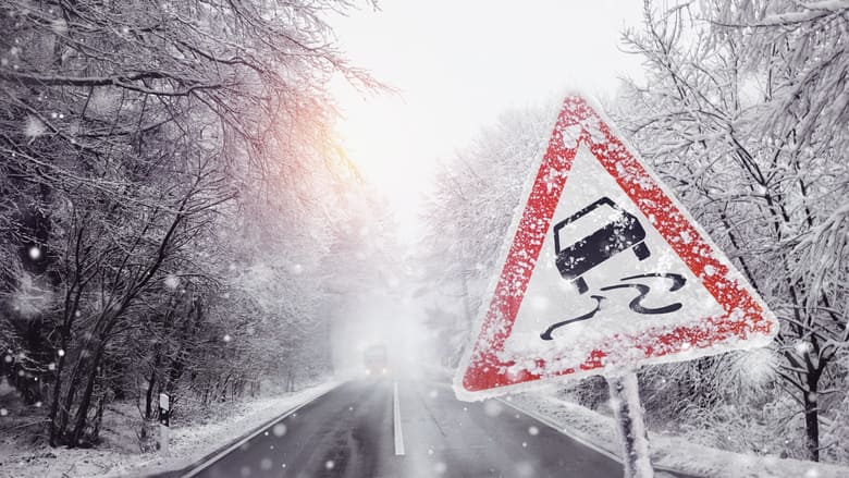 雪道で危険な運転、していない? 冬のドライブで注意したいポイントをイメージする画像