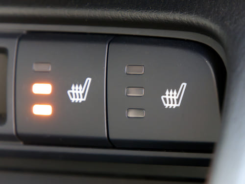 車の暖房が効かないときの対処方法について解説することを示す画像